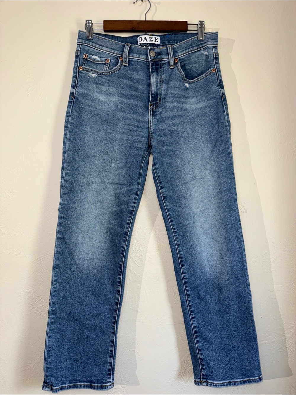 DAZE Hug Straight Leg Jeans Size 29P Petite Medium Wash Stretch